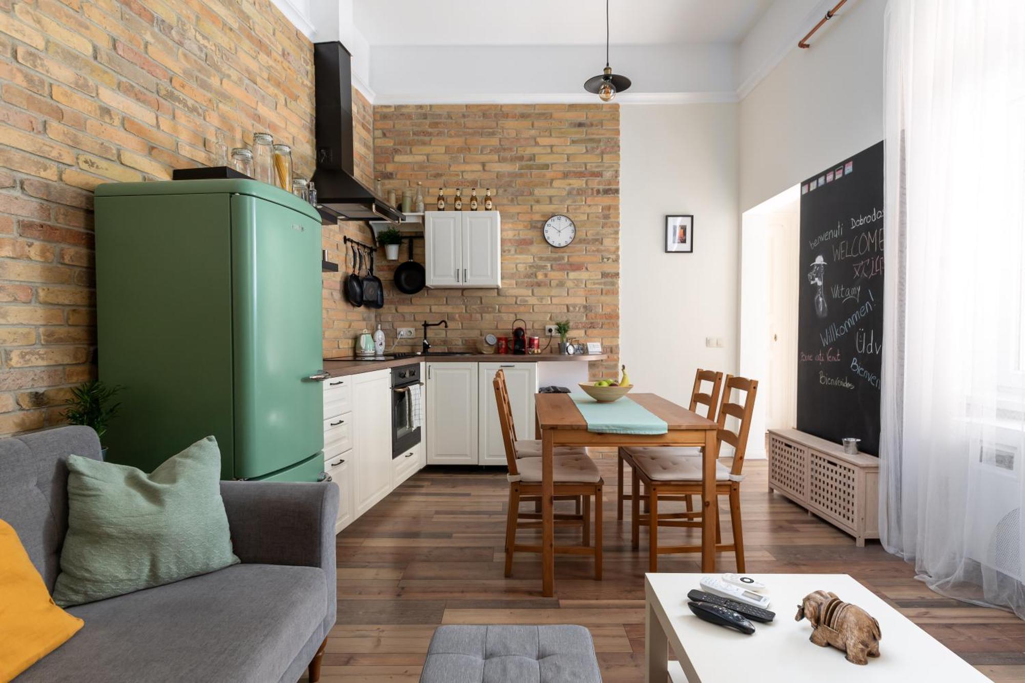 Vintage Loft - Free Private Parking - Metro - Tram - Ac Apartmán