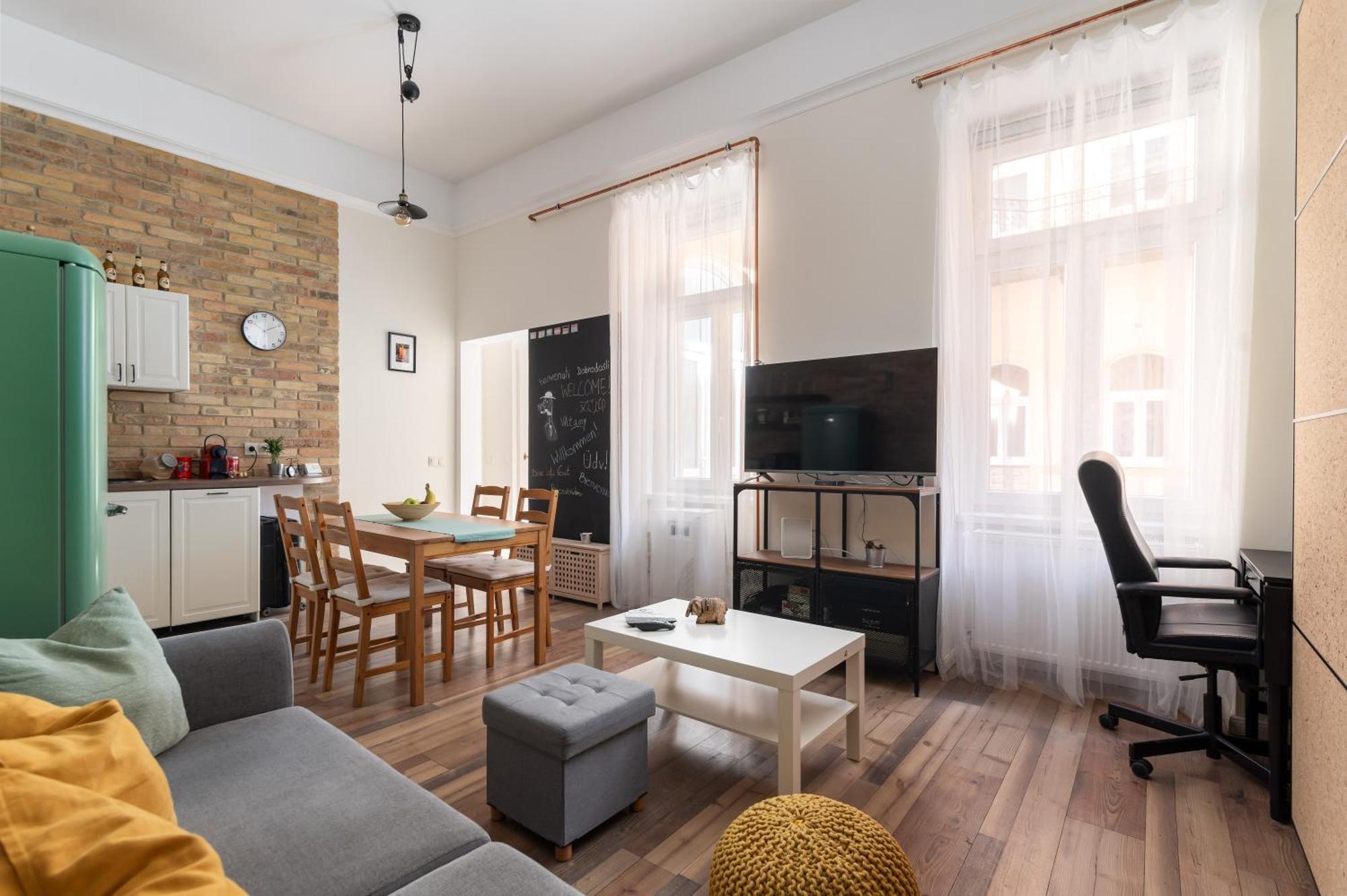 Vintage Loft - Free Private Parking - Metro - Tram - Ac Apartmán *