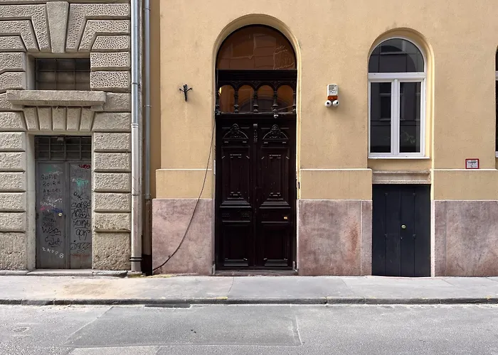 Central Vintage Loft - Free Private Parking - Metro - Tram - Ac