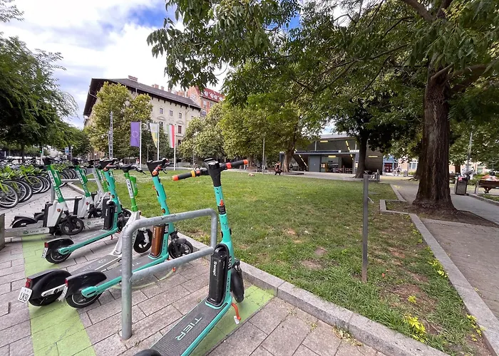 Central Vintage Loft - Free Private Parking - Metro - Tram - Ac